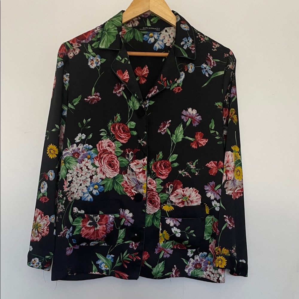 Zara Black Floral Women's Buttoned down Blouse